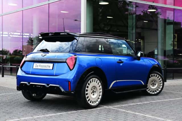 MINI Hatchback (2026) thumbnail 2