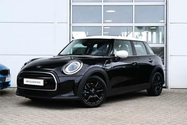 MINI Hatchback (2023) thumbnail 1