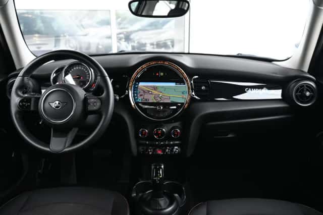 MINI Hatchback (2023) thumbnail 3