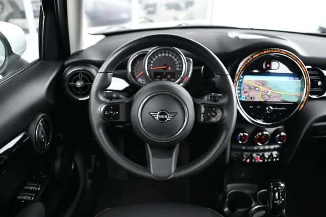 MINI Hatchback (2023) thumbnail 6