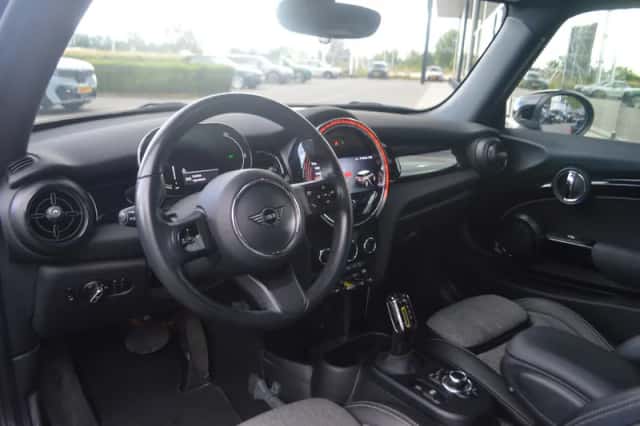 MINI Electric (2022) thumbnail 2