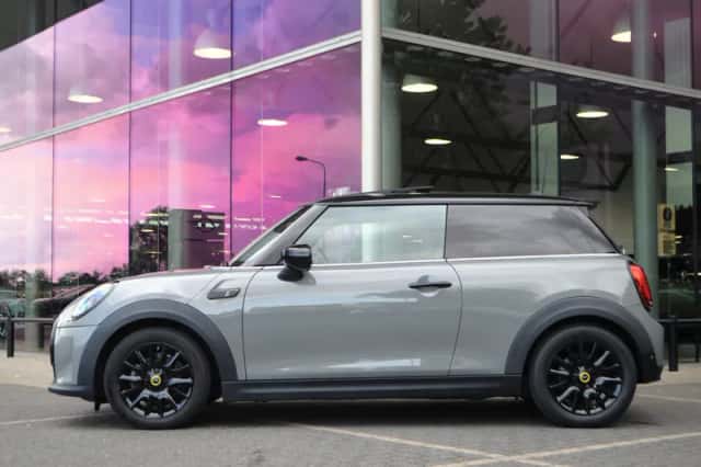MINI Electric (2022) thumbnail 3