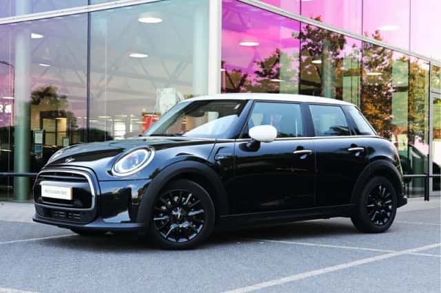 MINI Hatchback (2023) thumbnail 1