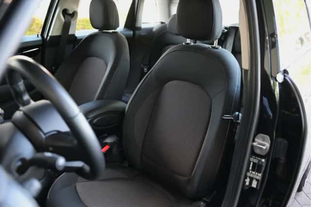 MINI Hatchback (2023) thumbnail 3