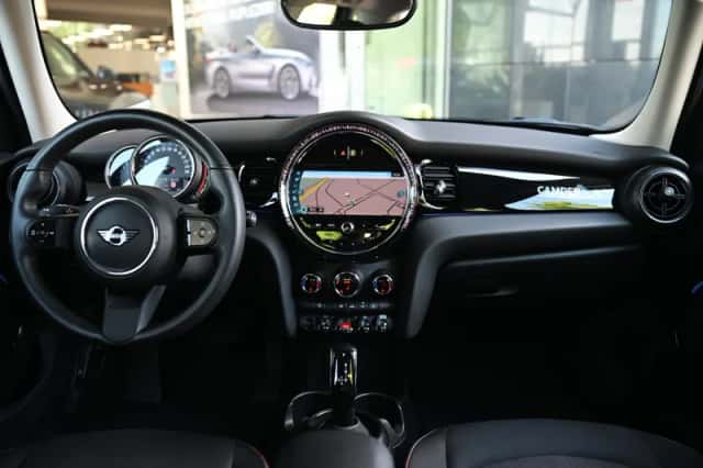 MINI Hatchback (2023) thumbnail 4