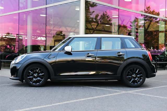 MINI Hatchback (2023) thumbnail 5