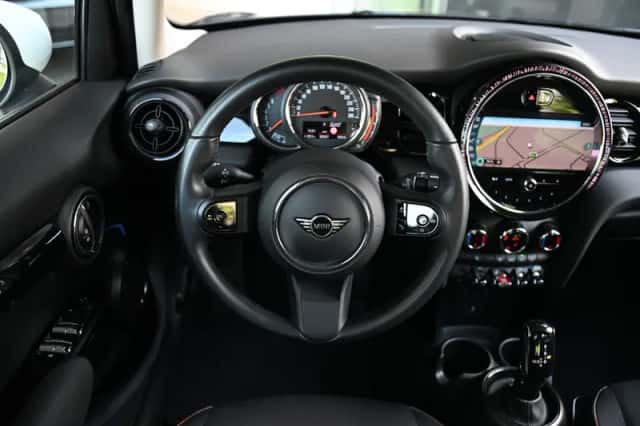 MINI Hatchback (2023) thumbnail 6