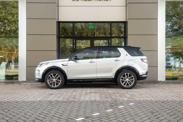 Land Rover Discovery Sport (2025) thumbnail 2