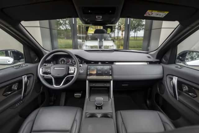 Land Rover Discovery Sport (2025) thumbnail 11