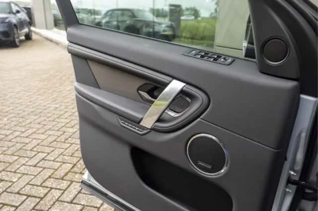 Land Rover Discovery Sport (2025) thumbnail 36