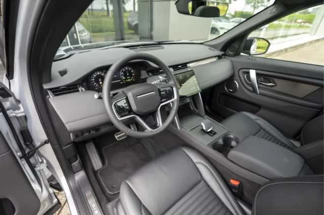 Land Rover Discovery Sport (2025) thumbnail 5