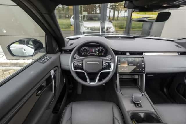 Land Rover Discovery Sport (2025) thumbnail 6