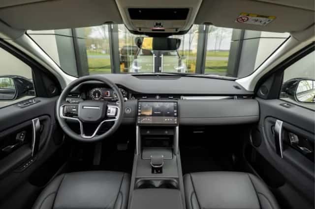 Land Rover Discovery Sport (2025) thumbnail 6