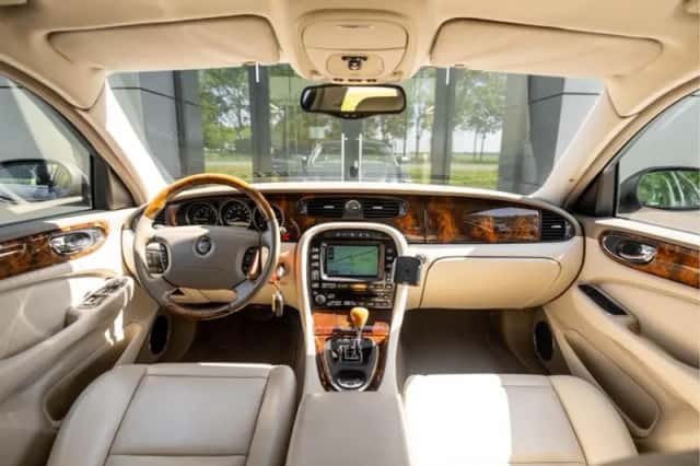 Jaguar XJ (2003) thumbnail 21