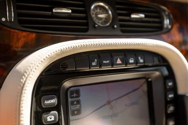Jaguar XJ (2003) thumbnail 22