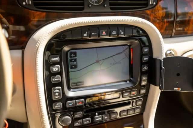 Jaguar XJ (2003) thumbnail 23