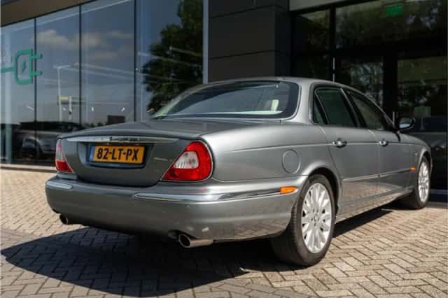 Jaguar XJ (2003) thumbnail 4