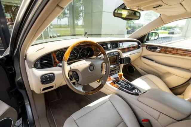 Jaguar XJ (2003) thumbnail 6