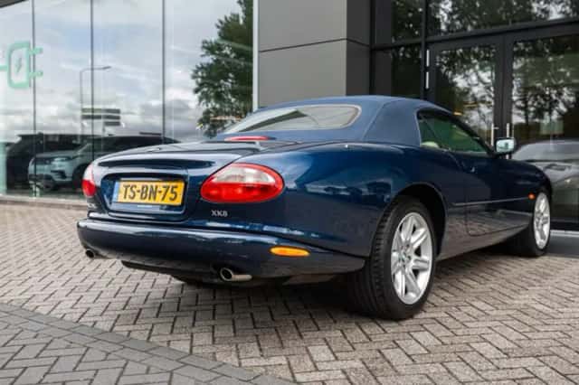 Jaguar XK8 (1998) thumbnail 4