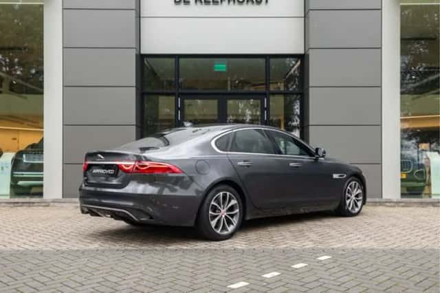 Jaguar XF (2021) thumbnail 2