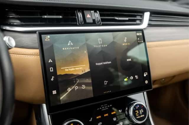 Jaguar XF (2021) thumbnail 12