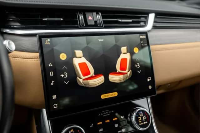 Jaguar XF (2021) thumbnail 14