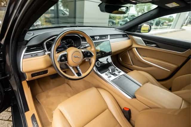 Jaguar XF (2021) thumbnail 3