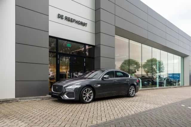 Jaguar XF (2021) thumbnail 25