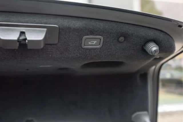 Jaguar XF (2021) thumbnail 31
