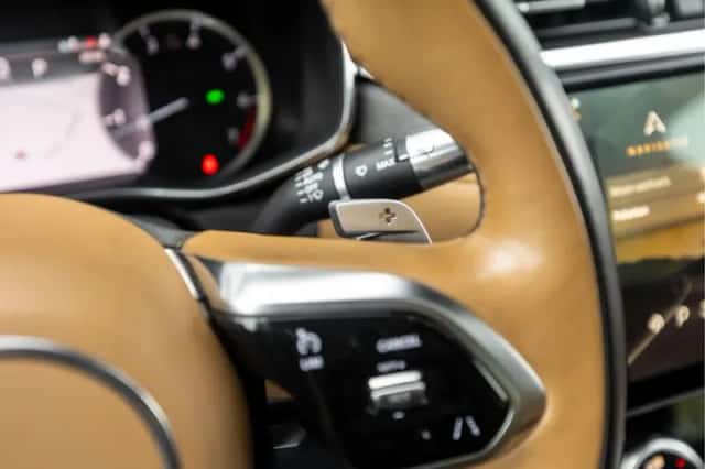 Jaguar XF (2021) thumbnail 35