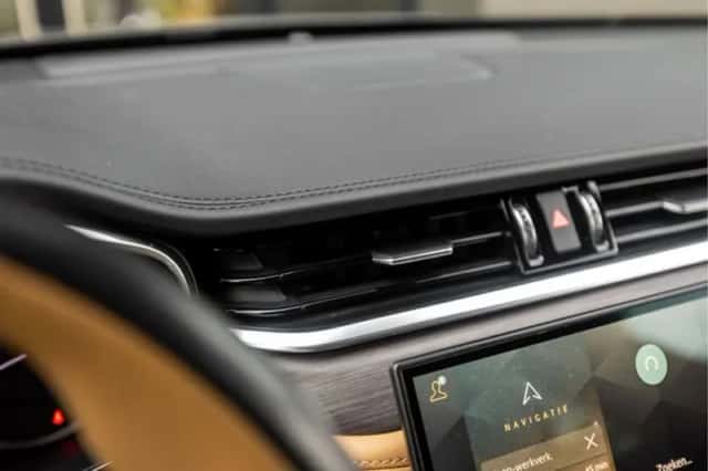 Jaguar XF (2021) thumbnail 36