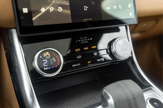 Jaguar XF (2021) thumbnail 37