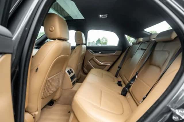 Jaguar XF (2021) thumbnail 5