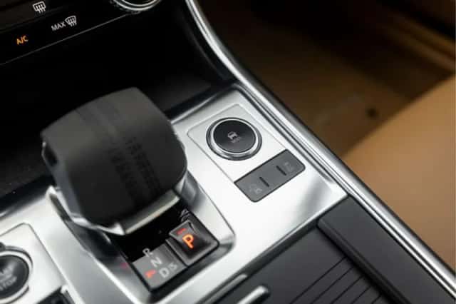Jaguar XF (2021) thumbnail 41