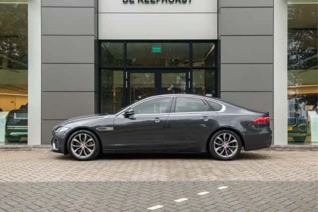 Jaguar XF (2021) thumbnail 8