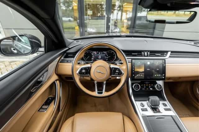 Jaguar XF (2021) thumbnail 10