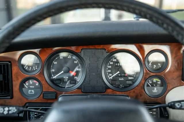 Daimler Double Six (1991) thumbnail 11
