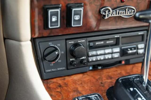 Daimler Double Six (1991) thumbnail 14