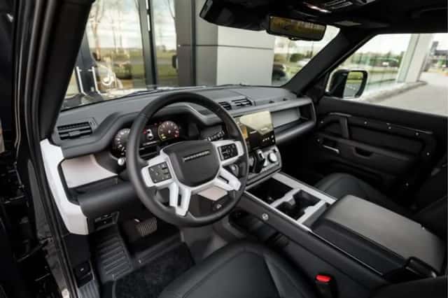 Land Rover Defender (2026) thumbnail 3