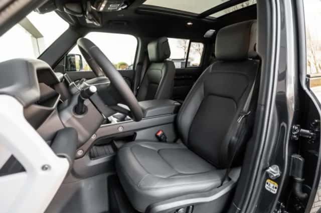 Land Rover Defender (2026) thumbnail 4
