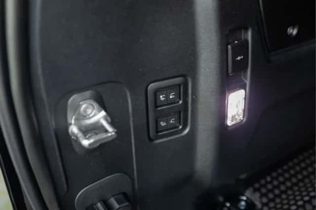 Land Rover Defender (2026) thumbnail 34