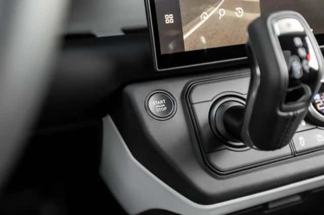 Land Rover Defender (2026) thumbnail 38