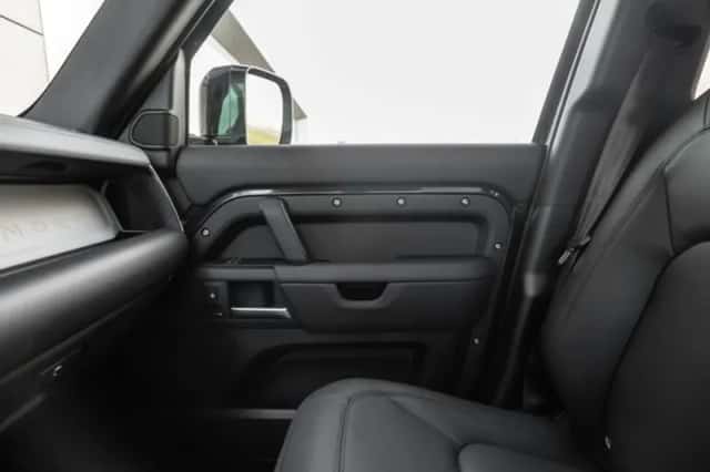 Land Rover Defender (2026) thumbnail 44