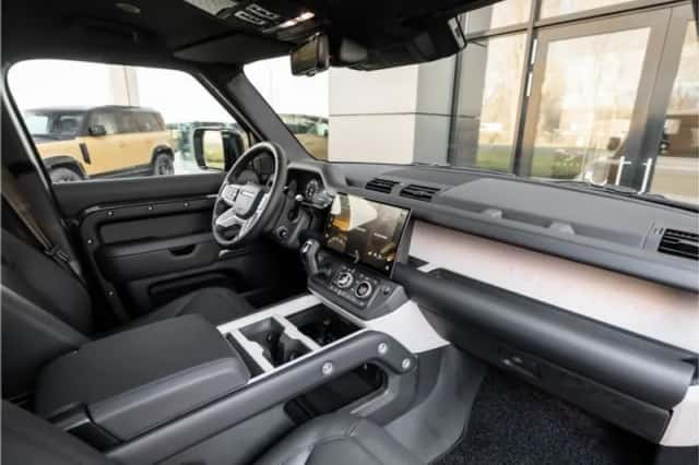 Land Rover Defender (2026) thumbnail 48