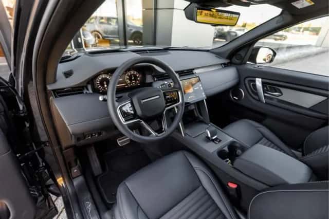 Land Rover Discovery Sport (2026) thumbnail 3