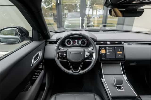 Land Rover Range Rover Velar (2025) thumbnail 15