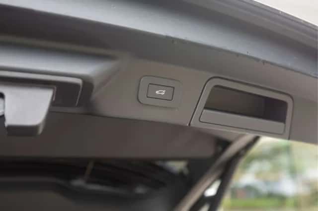 Land Rover Range Rover Velar (2025) thumbnail 31