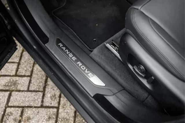 Land Rover Range Rover Velar (2025) thumbnail 32