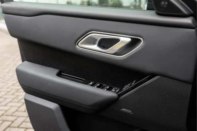 Land Rover Range Rover Velar (2025) thumbnail 34