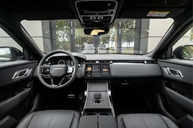 Land Rover Range Rover Velar (2025) thumbnail 5